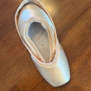 ⭐️⭐️NWT Nikolay 3007 pro pointe shoe Size 4.5 3X box medium shank